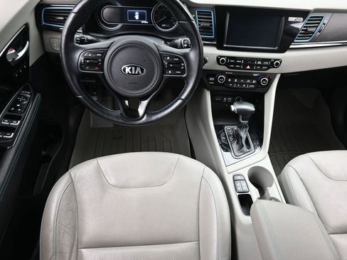 Used 2018 Kia Niro Touring FWD image 11