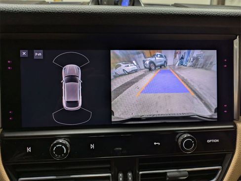 Used 2022 Porsche Macan w/ Premium Package Plus image 24