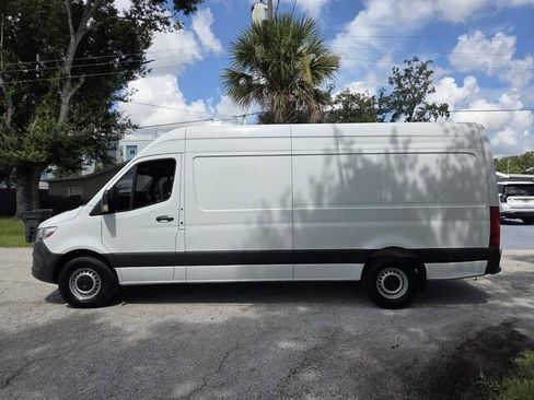 Used 2022 Mercedes-Benz Sprinter 2500 image 4