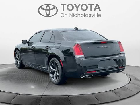 Used 2023 Chrysler 300 Touring w/ Sport Appearance Package RWD image 4