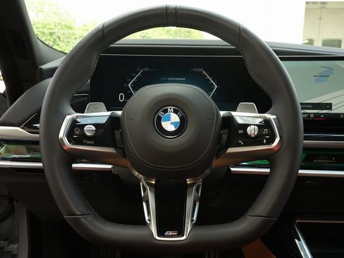 Used 2025 BMW 740i image 6