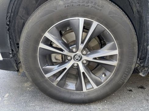 Used 2019 Toyota Highlander LE image 24