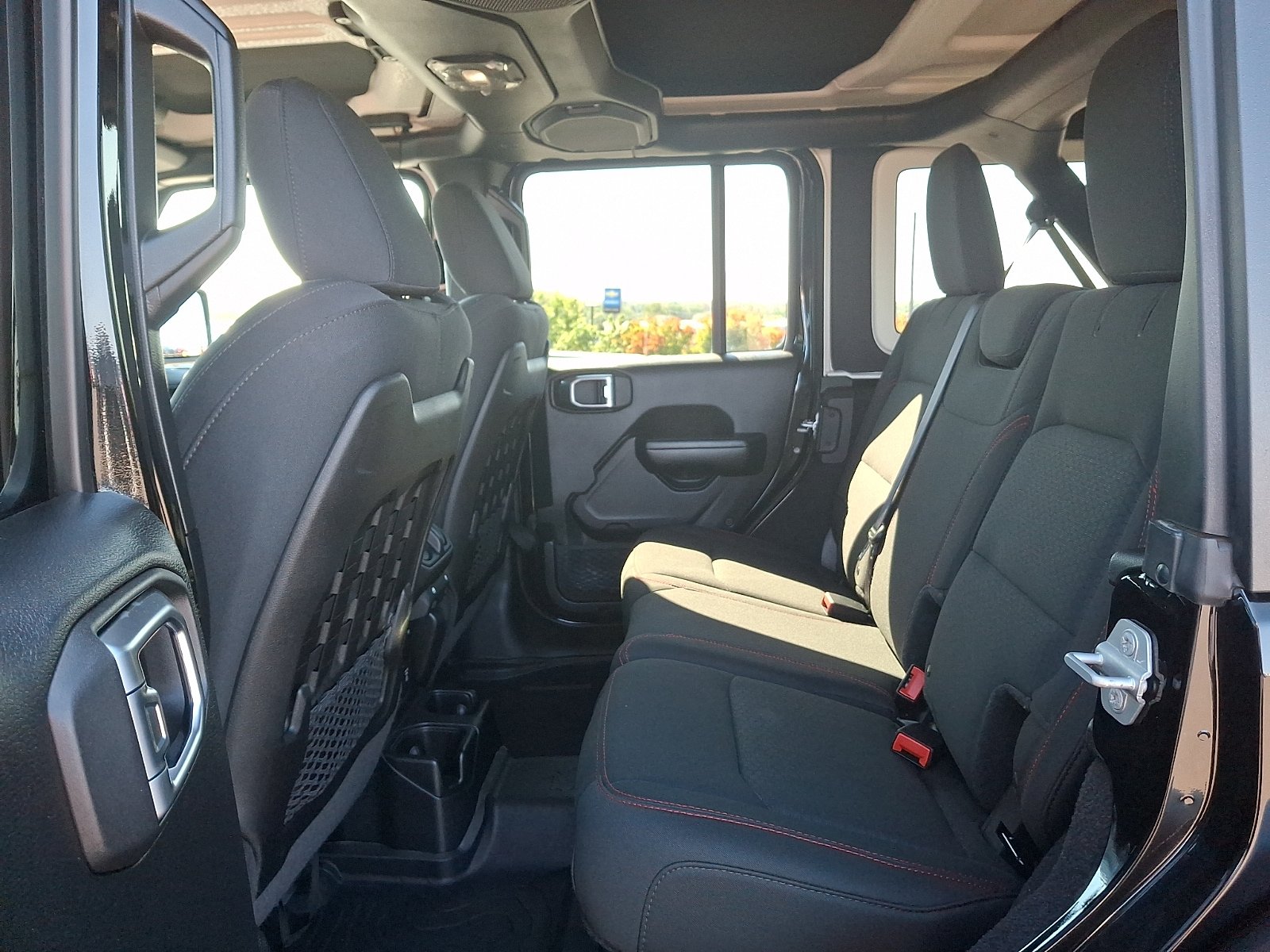 Used 2018 Jeep Wrangler Unlimited Rubicon AWD/4WD image 10