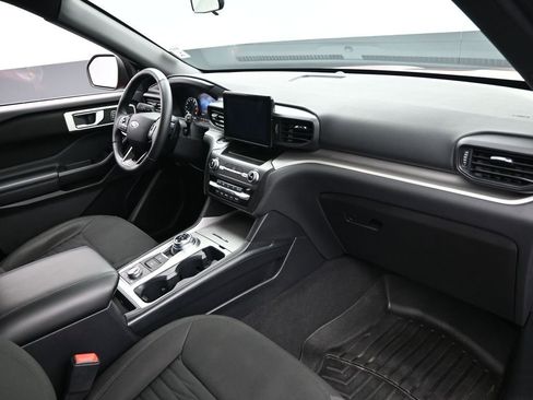 Used 2020 Ford Explorer XLT image 29