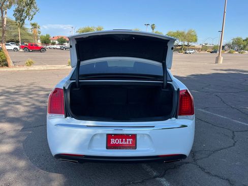 Used 2022 Chrysler 300 Touring image 12