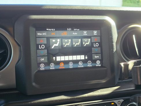 Used 2021 Jeep Wrangler Sport S image 21