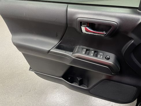Used 2020 Toyota Tacoma TRD Off-Road image 14