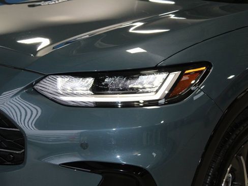 Used 2025 Honda HR-V EX-L image 2