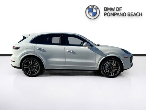 Used 2019 Porsche Cayenne Turbo image 8