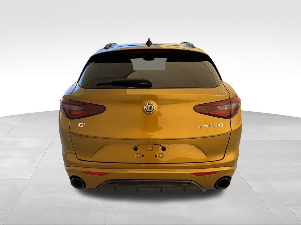 Used 2022 Alfa Romeo Stelvio Veloce AWD/4WD image 7