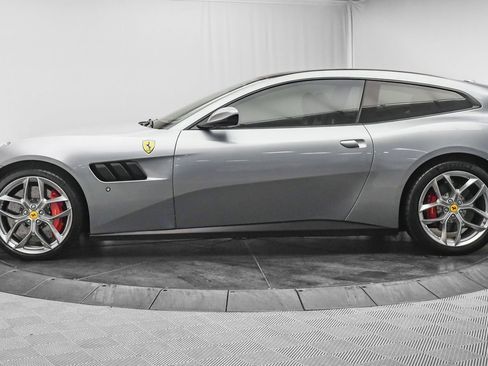 Used 2018 Ferrari GTC4Lusso T image 5