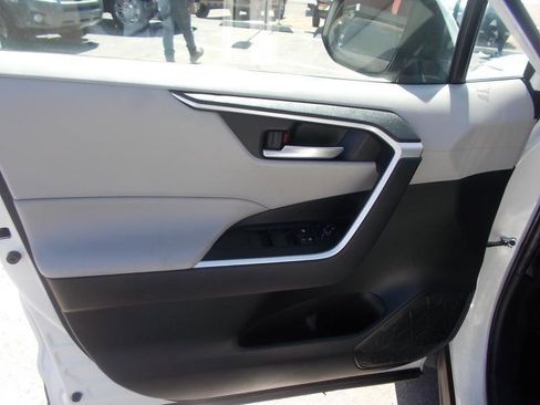 Used 2020 Toyota RAV4 XLE FWD image 13