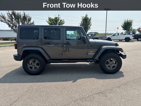 Used 2017 Jeep Wrangler Unlimited Sahara w/ Connectivity Group AWD/4WD image 8
