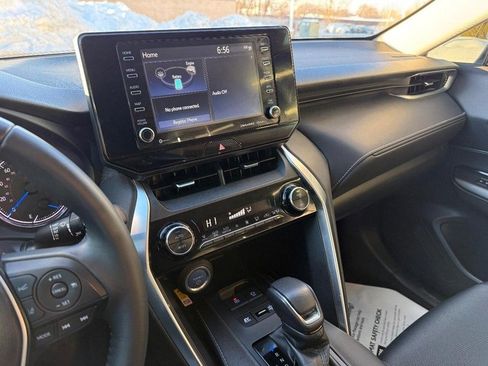 Used 2022 Toyota Venza LE image 24