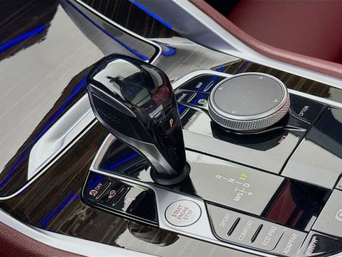 Used 2021 BMW X6 xDrive40i w/ M Sport Package image 18