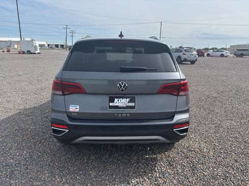 Used 2023 Volkswagen Taos SE FWD image 5