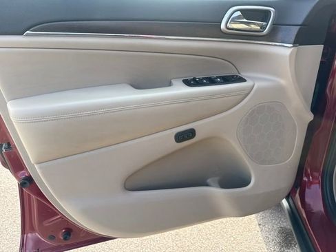 Used 2015 Jeep Grand Cherokee Limited image 9