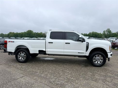 Used 2023 Ford F350 Lariat w/ Lariat Ultimate Package AWD/4WD image 4