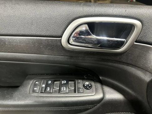 Used 2018 Jeep Grand Cherokee Altitude AWD/4WD image 19