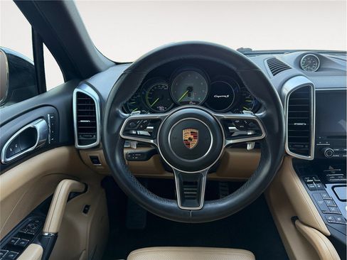 Used 2018 Porsche Cayenne S Platinum AWD/4WD image 12