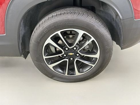 Used 2025 Chevrolet TrailBlazer LT AWD/4WD image 31