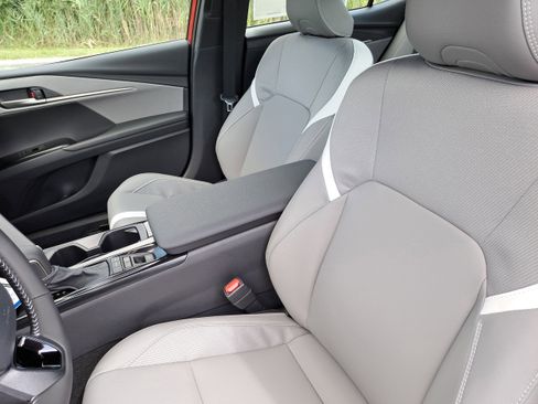 New 2025 Toyota Camry SE image 28