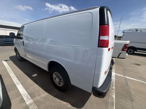 Used 2021 Chevrolet Express 2500 RWD image 4