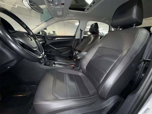 Used 2020 Volkswagen Passat 2.0T R-Line image 2