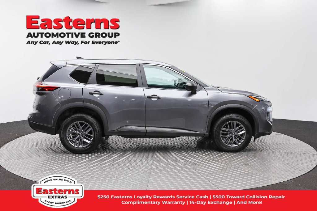 Used 2024 Nissan Rogue S AWD/4WD image 5