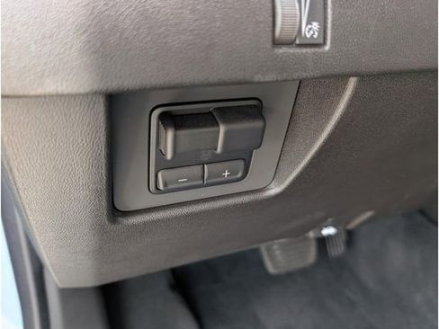 New 2025 Chevrolet Colorado LT w/ LT Convenience Package image 18