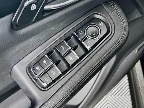 Certified 2023 Porsche Macan AWD/4WD image 20