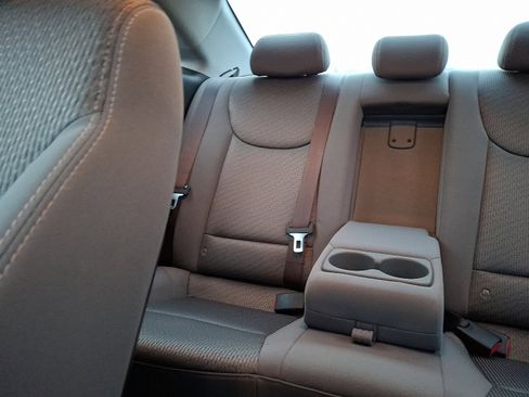 Used 2013 Hyundai Elantra image 18