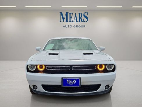 Used 2021 Dodge Challenger SXT w/ Driver Convenience Group RWD image 8