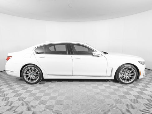 Used 2022 BMW 750i xDrive 750i xDrive image 4