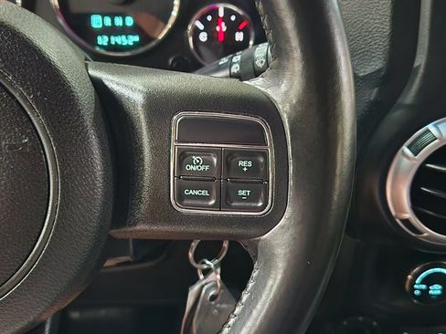 Used 2015 Jeep Wrangler Unlimited Sahara w/ Max Tow Package AWD/4WD image 47