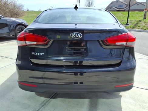 Used 2017 Kia Forte LX image 3