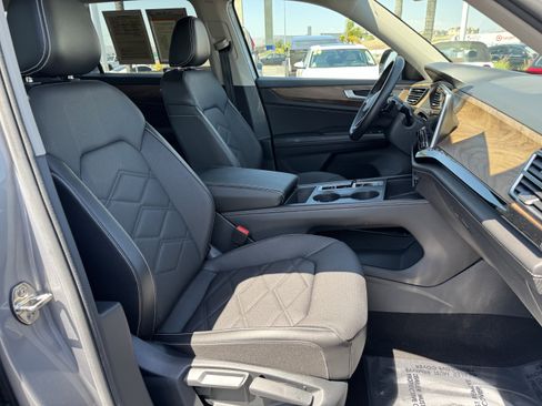 Used 2024 Volkswagen Atlas SE FWD image 29