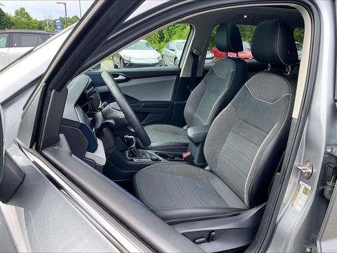 Used 2023 Volkswagen Taos SE w/ Panoramic Sunroof Package AWD/4WD image 10