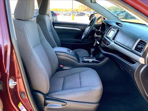 Used 2019 Toyota Highlander LE image 9
