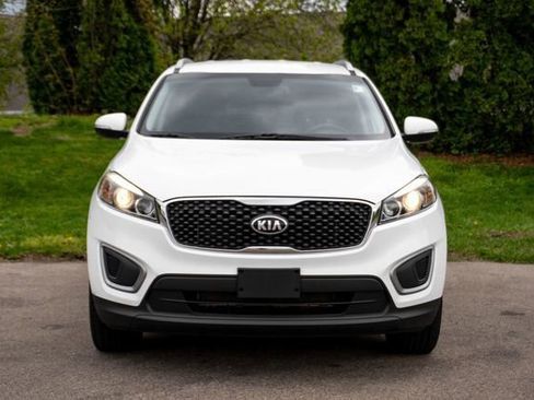 Used 2018 Kia Sorento FWD image 2