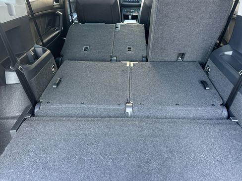 Used 2024 Volkswagen Tiguan SE image 18