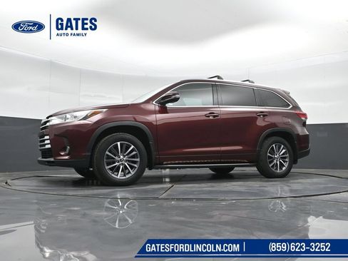 Used 2017 Toyota Highlander XLE AWD/4WD image 47
