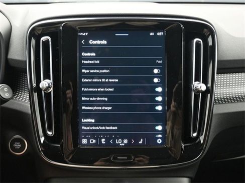 Used 2024 Volvo XC40 B5 Plus image 15