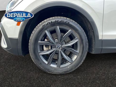 Used 2023 Volkswagen Tiguan SE w/ Panoramic Sunroof Package image 18