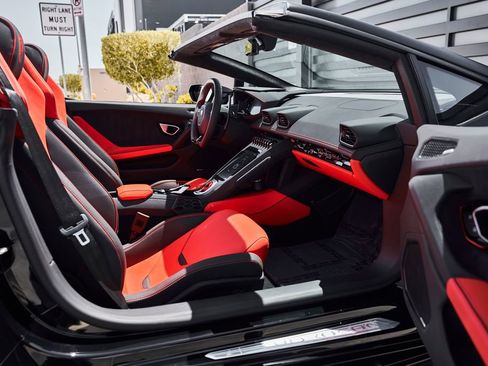 Used 2024 Lamborghini Huracan EVO AWD/4WD image 27