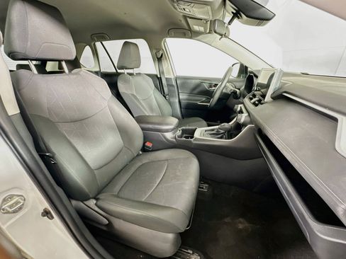 Used 2024 Toyota RAV4 XLE FWD image 29