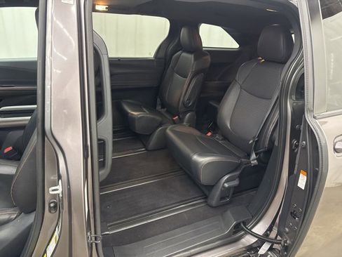 Used 2021 Toyota Sienna XSE image 9