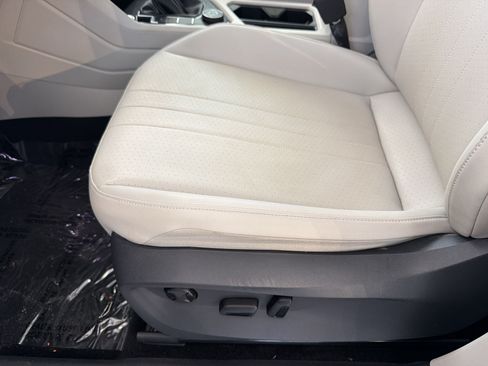Used 2023 Volkswagen Tiguan SE w/ Panoramic Sunroof Package AWD/4WD image 14