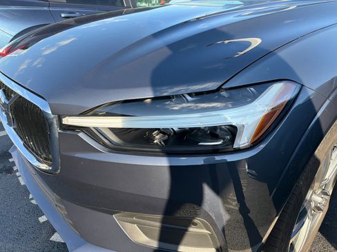 Used 2021 Volvo XC60 T5 Momentum w/ Premium Package image 7