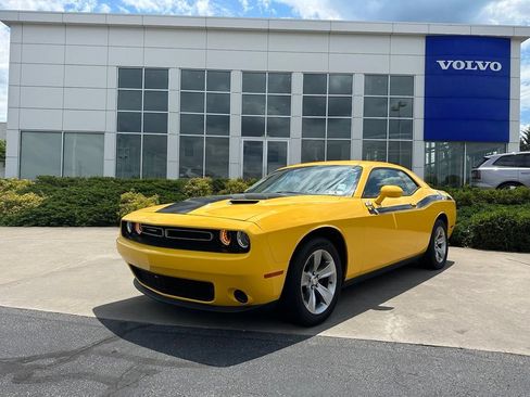 Used 2018 Dodge Challenger SXT RWD image 23